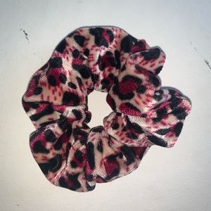 ULTRA RARE Pink Velvet Brandy Melville Scrunchie!!